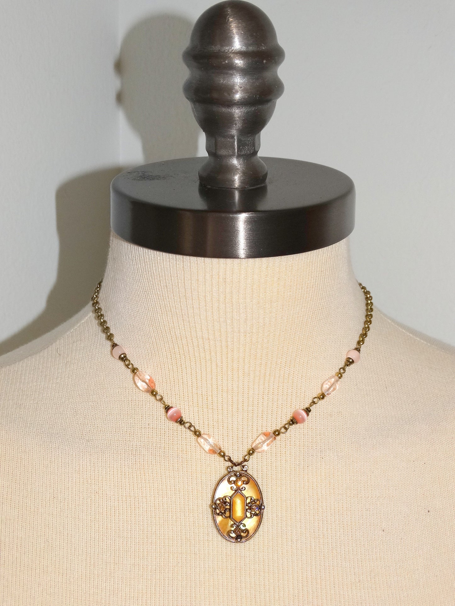 1990s 1928 Jewelry Gold-Tone Amber Cabochon Pendant Necklace Victorian Revival