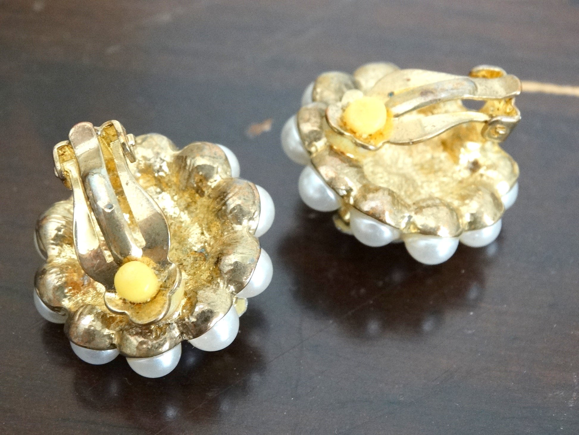 Vintage Pearl Cluster Clip-On Earrings Gold-Tone Rhinestone Accents 1960s Re image 4