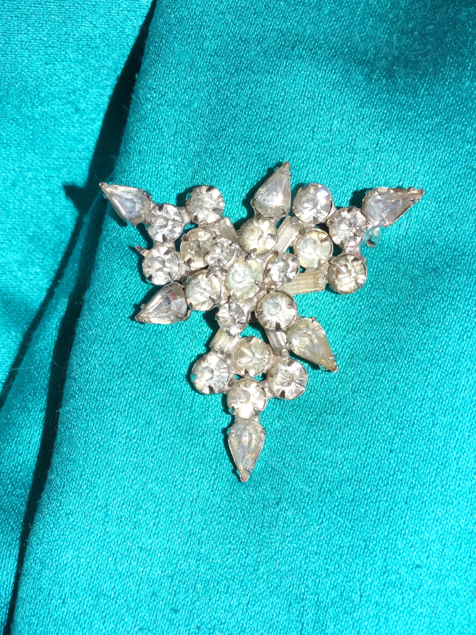 Vintage Rhinestone Snowflake Brooch 1950s Clear Crystal Star Pin image 1