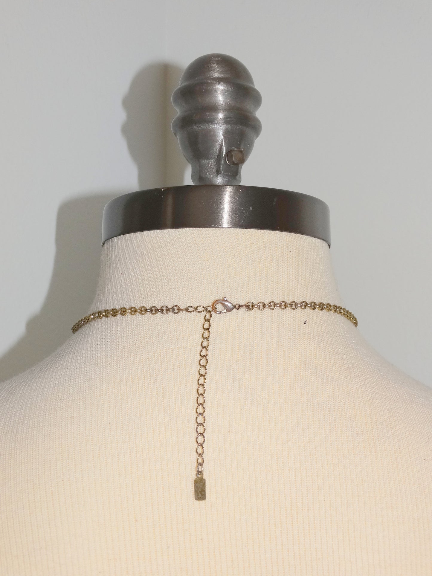 1990s 1928 Jewelry Gold-Tone Amber Cabochon Pendant Necklace Victorian Revival