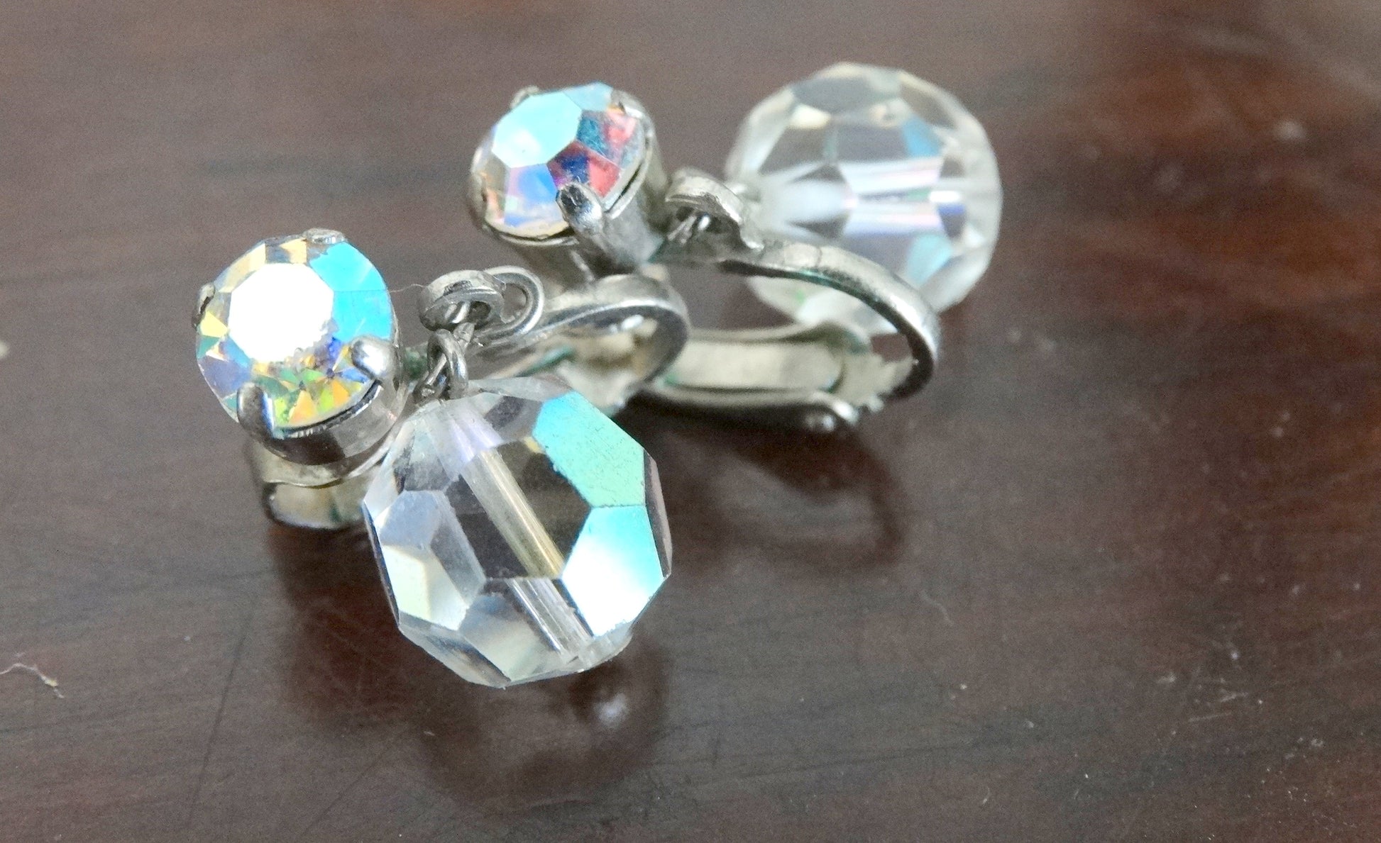 Vintage Aurora Borealis Crystal Dangle Earrings 1950s Screw-Back Drop Earrings image 2