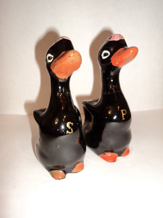 Kitschy Retro 5" Black Swan Salt& Pepper Shaker Set image 1
