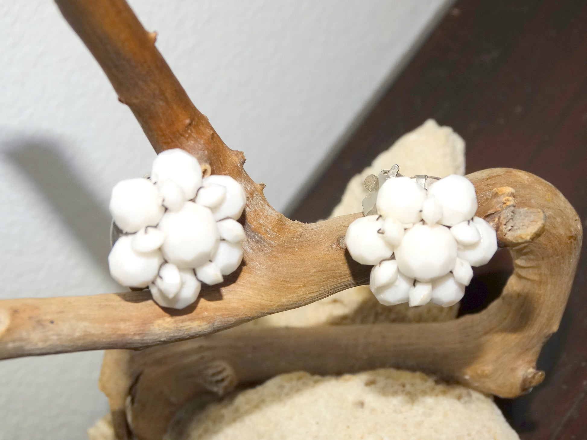 Vintage White Cluster Clip-On Earrings 1950s Thermoset Bead Floral Earrings image 1