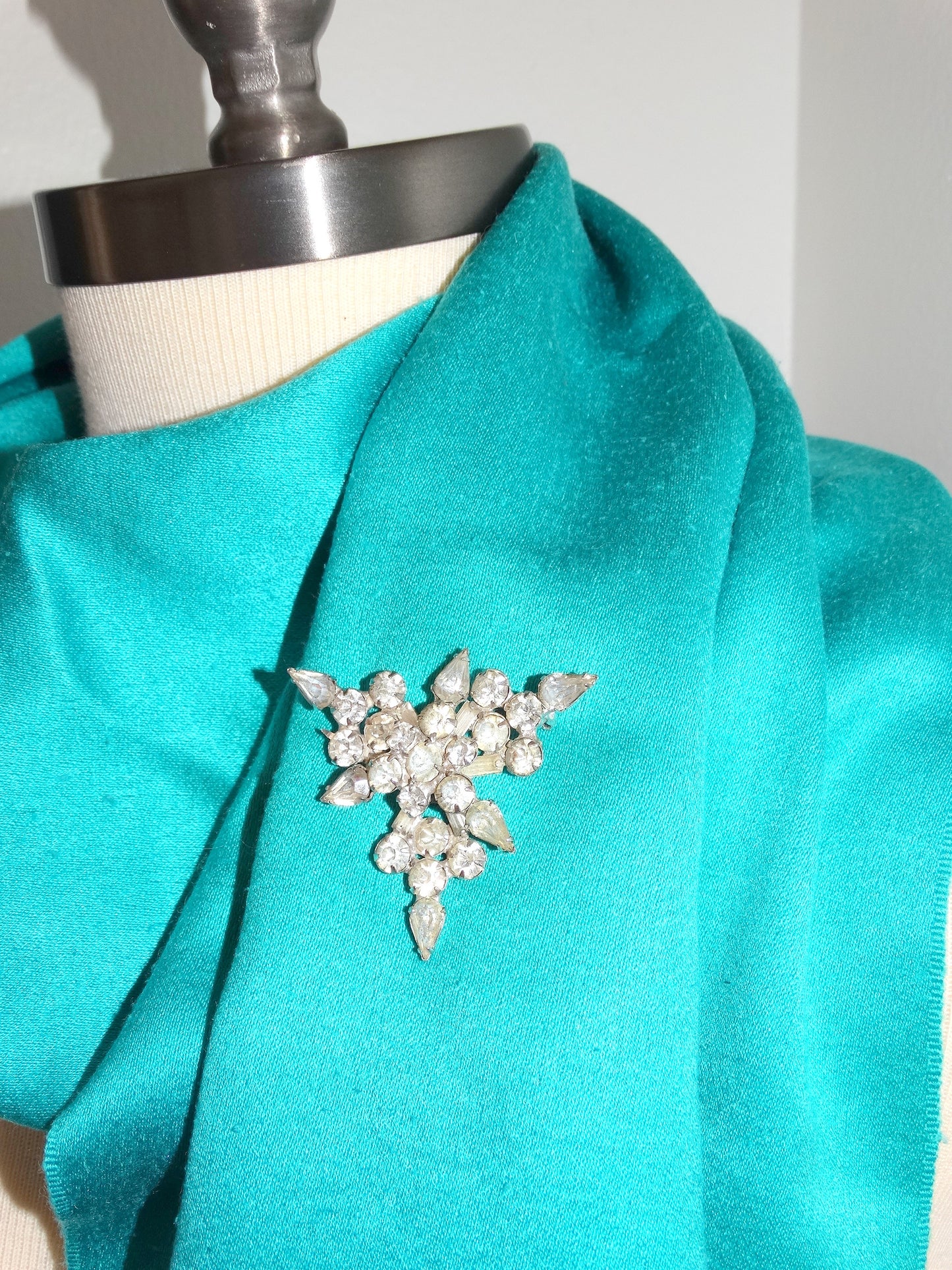 Vintage Rhinestone Snowflake Brooch 1950s Clear Crystal Star Pin image 3