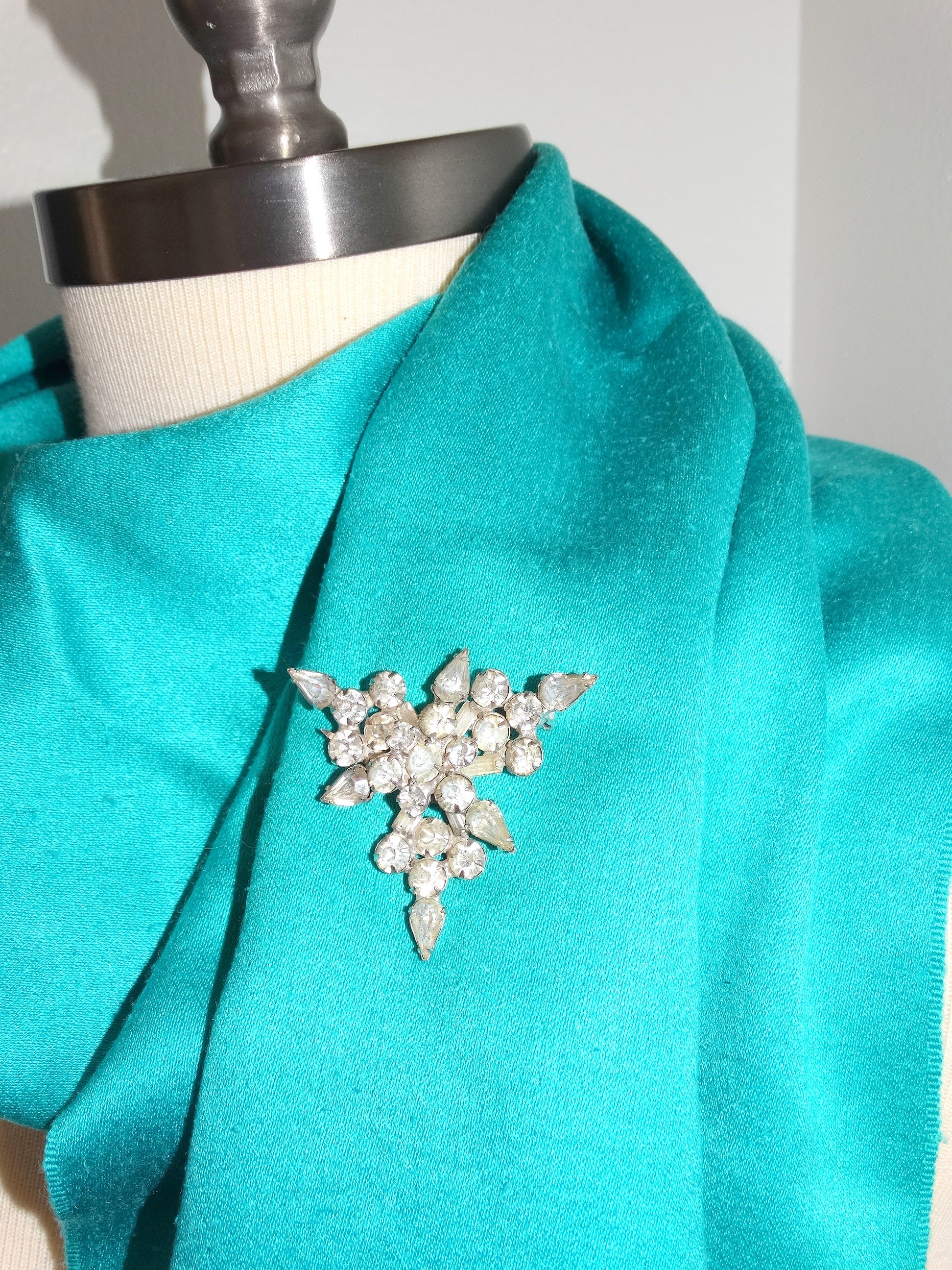 Vintage Rhinestone Snowflake Brooch 1950s Clear Crystal Star Pin image 3