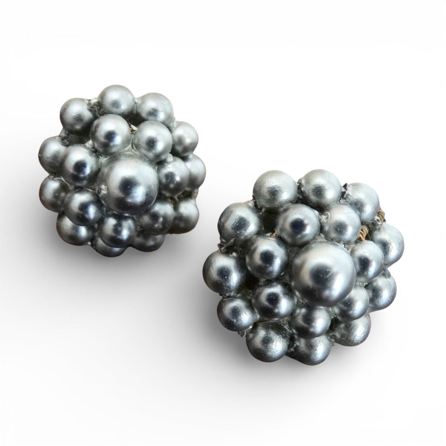 Vintage 1950 1960s Gunmetal Grey Faux Pearl Cluster Screwback Earrings