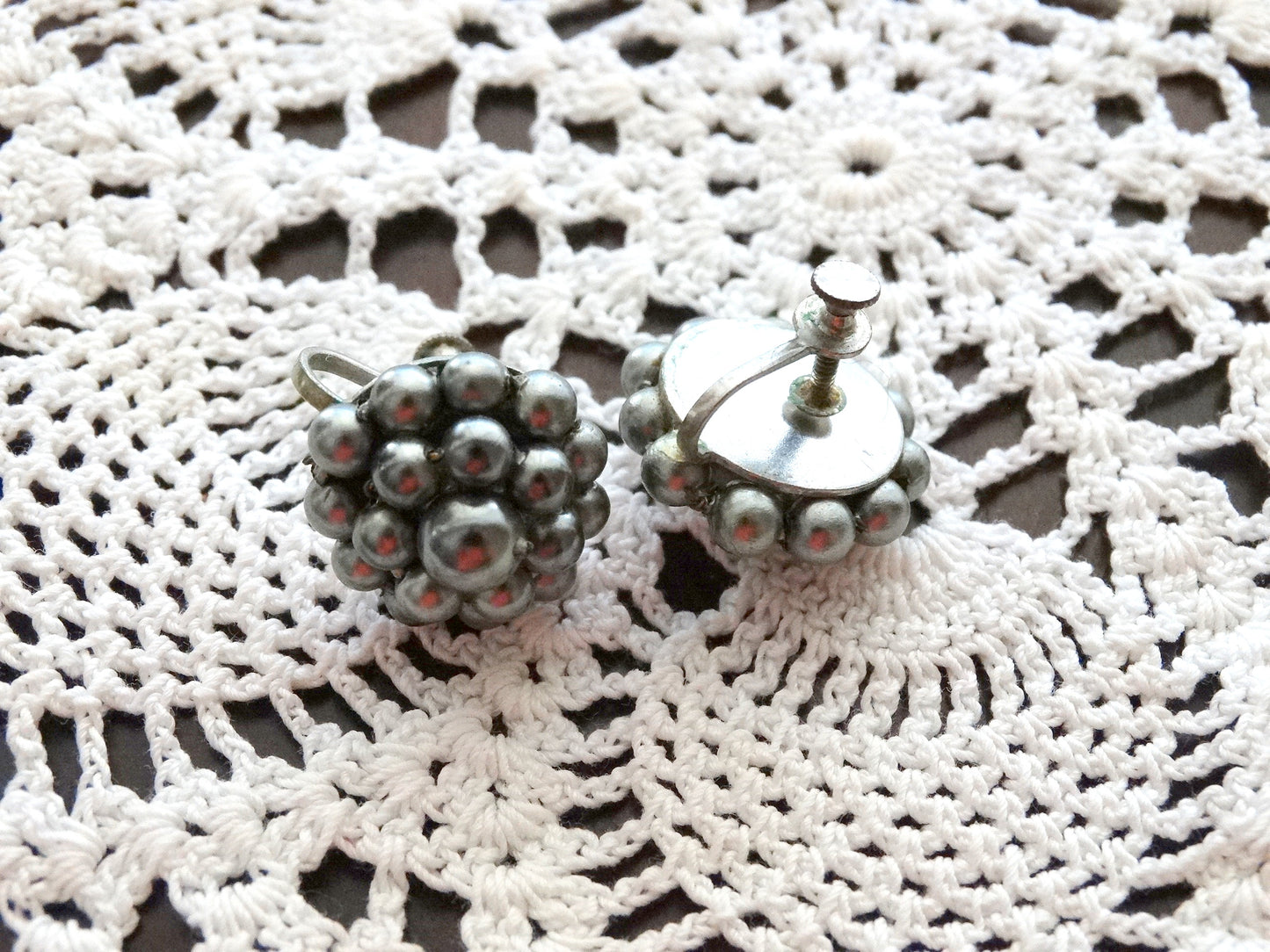 Vintage 1950 1960s Gunmetal Grey Faux Pearl Cluster Screwback Earrings