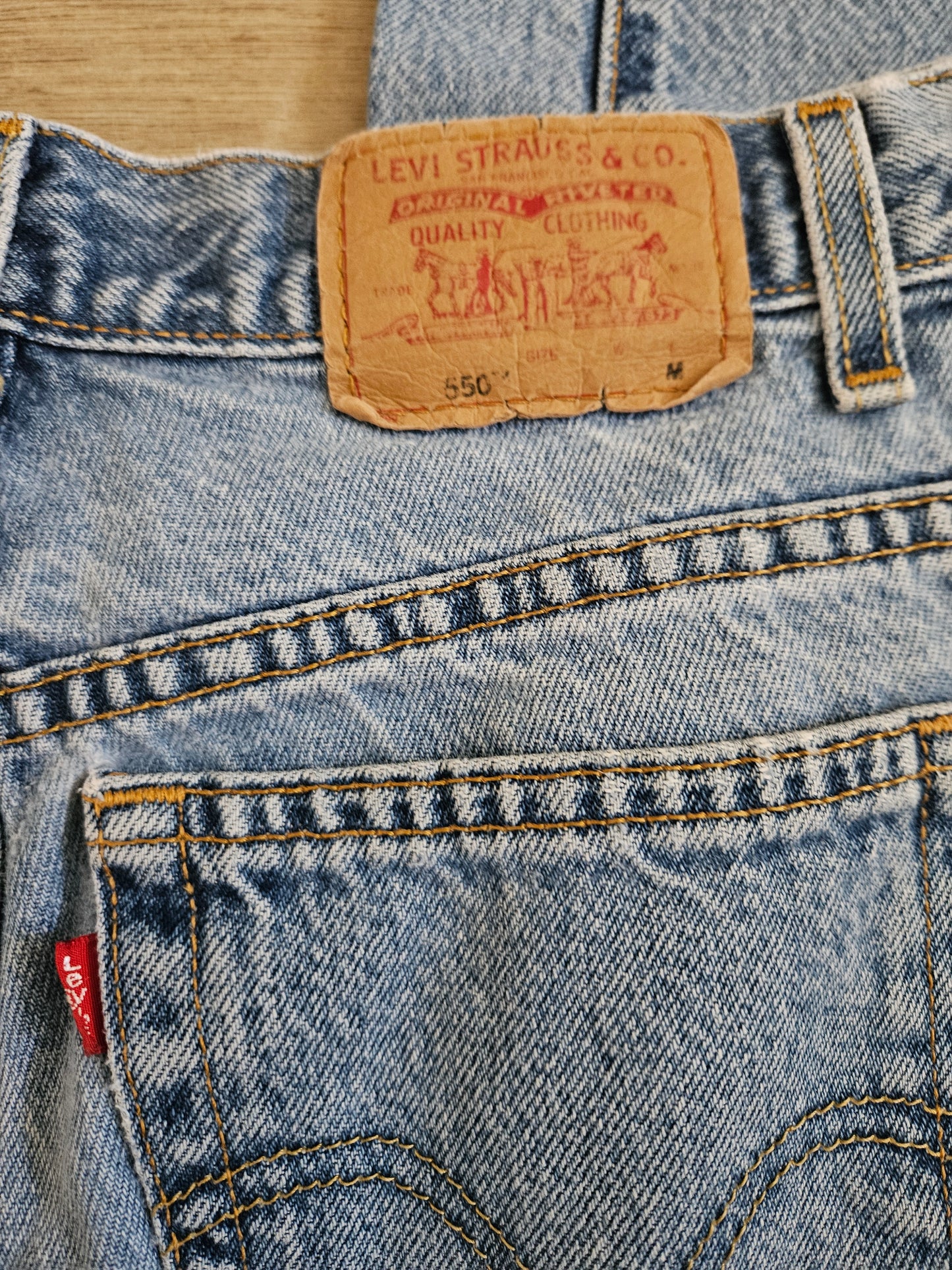 Vintage Levi’s 550 Classic Relaxed Tapered Jeans | Vintage Light Wash | 8 Mis M
