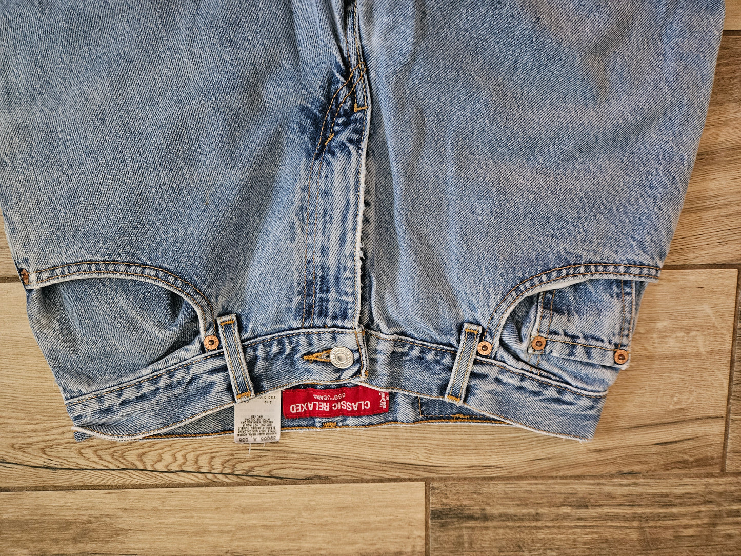 Vintage Levi’s 550 Classic Relaxed Tapered Jeans | Vintage Light Wash | 8 Mis M