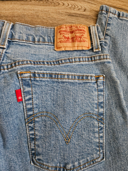 Vintage Levi’s 550 Relaxed Bootcut Jeans | Light Wash | Size 8M