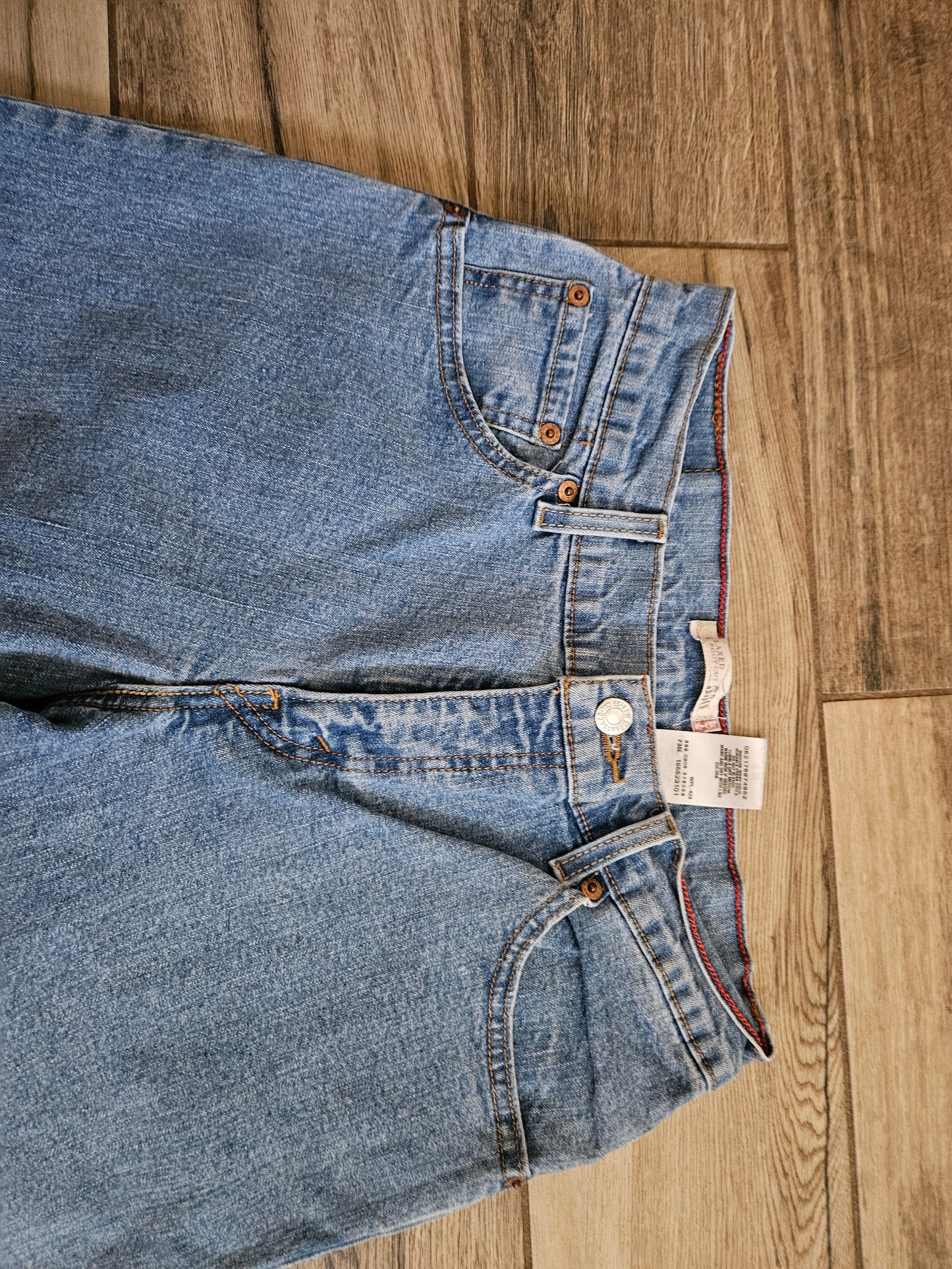 Vintage Levi’s 550 Relaxed Bootcut Jeans | Light Wash | Size 8M