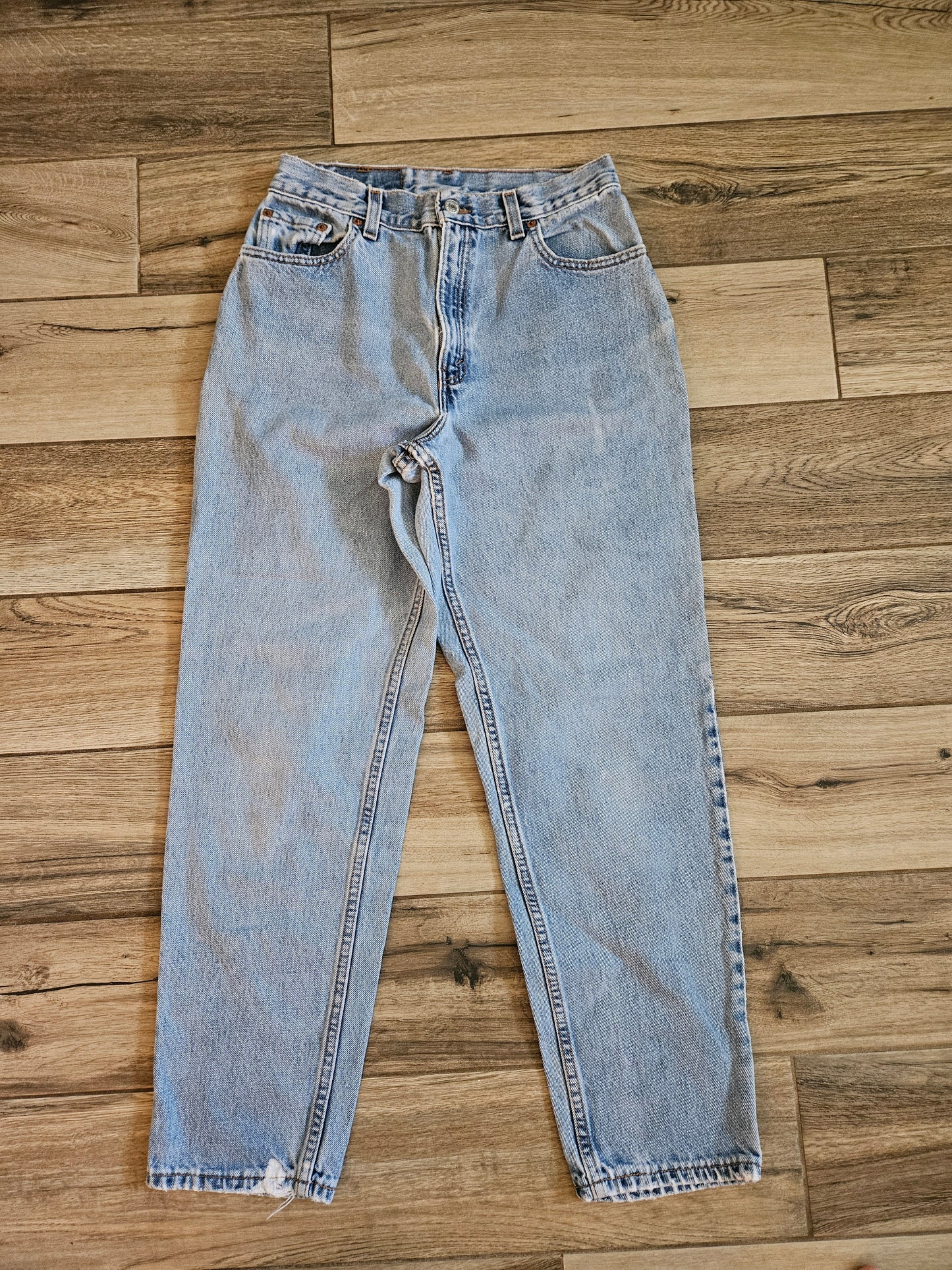 Vintage Levi’s 550 Relaxed Fit Tapered Jeans | Light Wash | 28x28