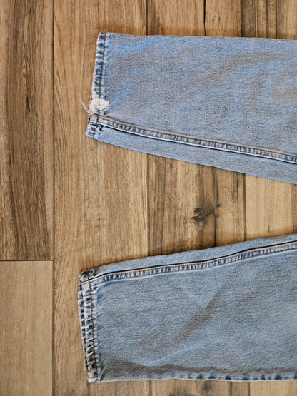 Vintage Levi’s 550 Relaxed Fit Tapered Jeans | Light Wash | 28x28