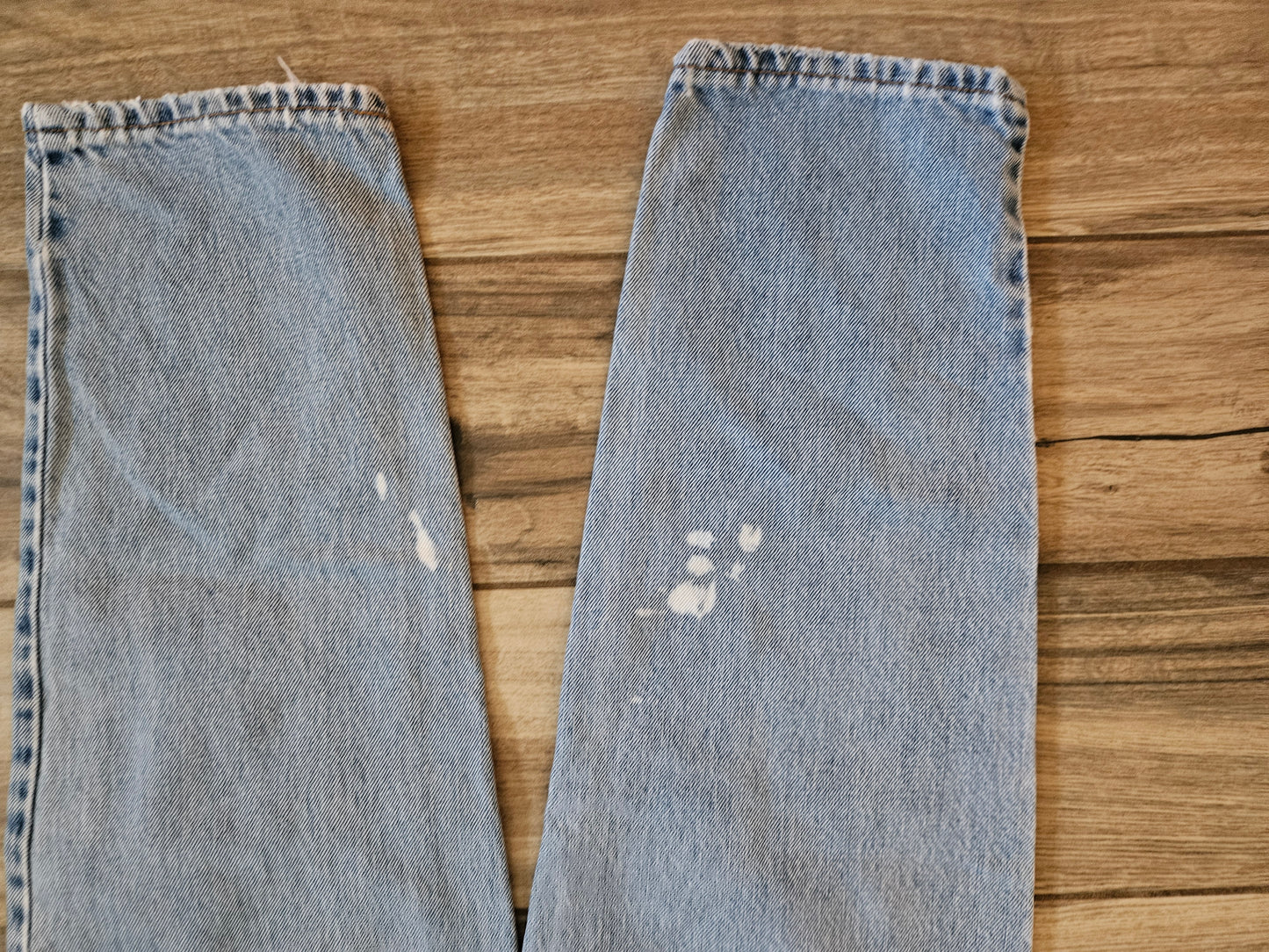 Vintage Levi’s 550 Relaxed Fit Tapered Jeans | Light Wash | 28x28