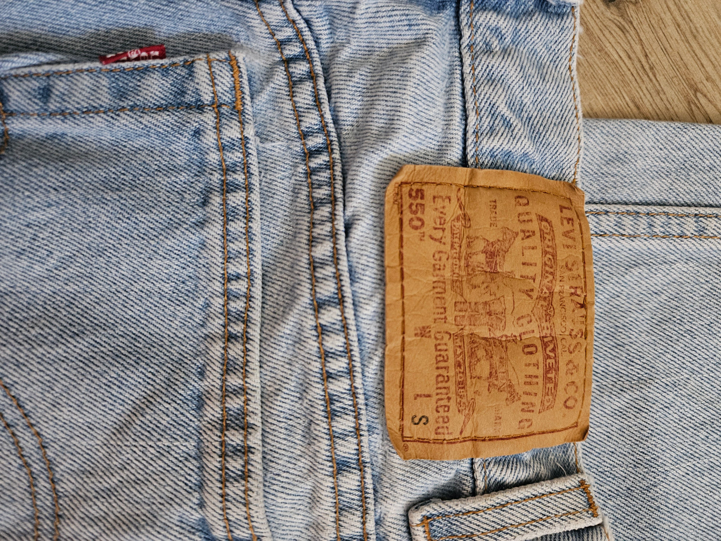 Vintage Levi’s 550 Relaxed Fit Tapered Jeans | Light Wash | 28x28
