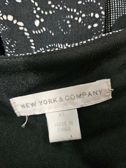 New York & Company Black & Grey Floral Midi Dress - Size XS | Casual Summer V-Neck