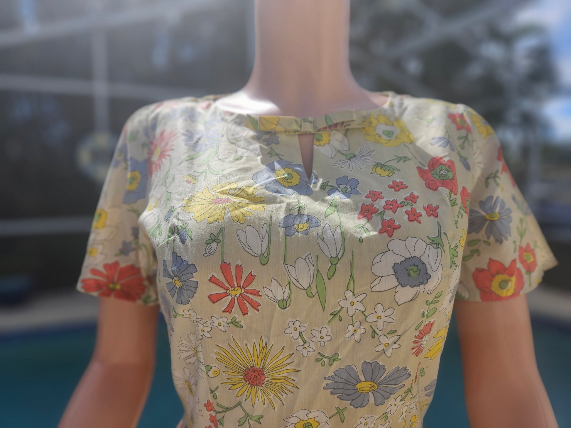 Vintage 1950s Floral Cotton Day Dress with Keyhole Neckline image 2