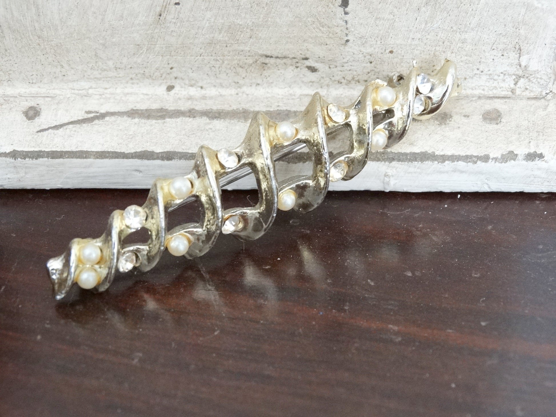 Vintage 60s Gold-Tone Bar Brooch Faux Pearls & Rhinestones image 2