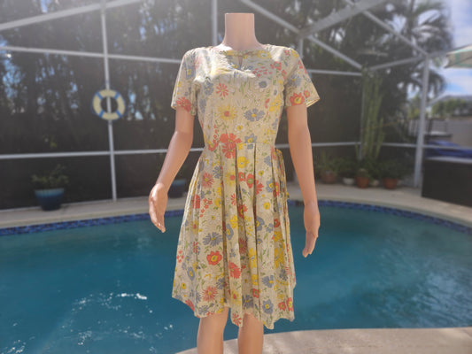 Vintage 1950s Floral Cotton Day Dress with Keyhole Neckline image 0
