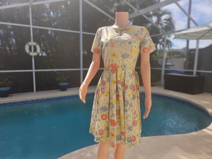 Vintage 1950s Floral Cotton Day Dress with Keyhole Neckline image 5