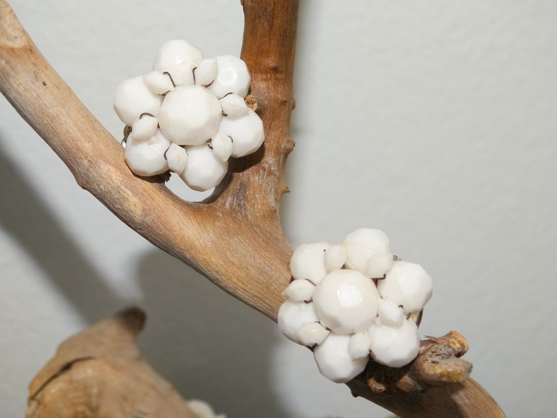 Vintage White Cluster Clip-On Earrings 1950s Thermoset Bead Floral Earrings image 2