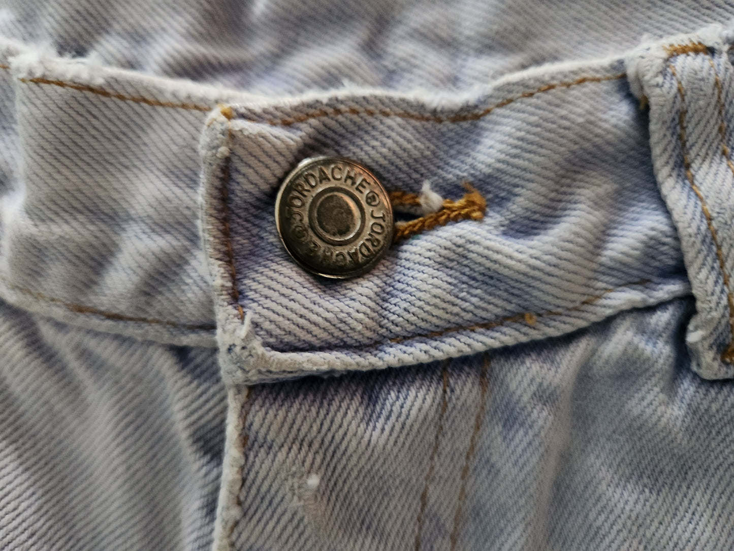 Vintage Jordache High-Waisted Distressed Jean Shorts – Light Wash Denim